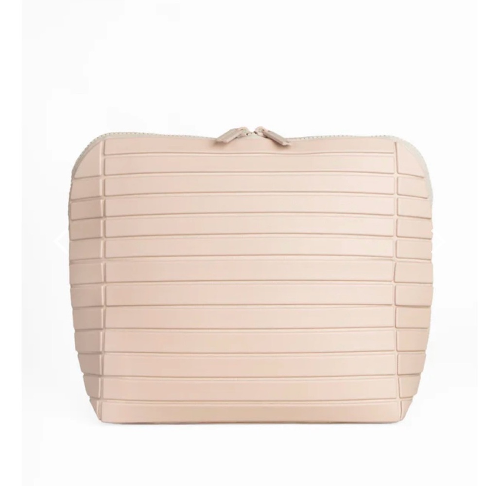 BNWT Parallelle Large Traveller in Bisque